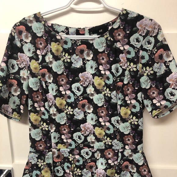 Floral peplum dress - Picture 3 of 5